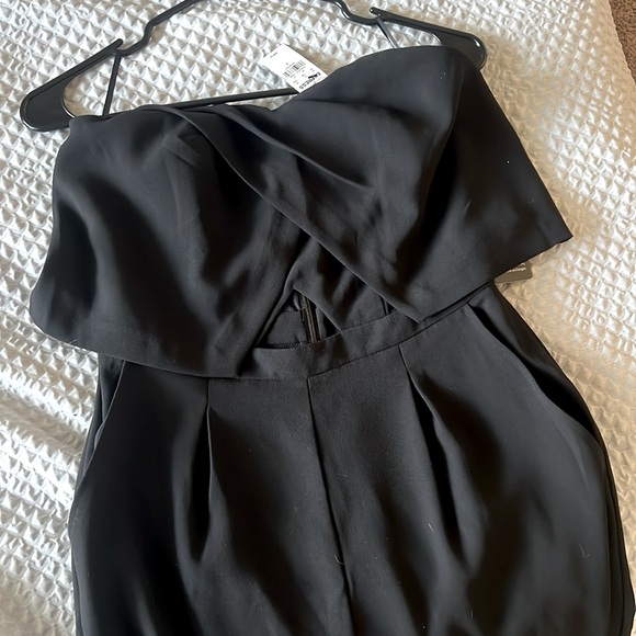 NWT Express Women’s Black Strapless Jumpsuit with Cutout - Size 4 - Picture 2 of 7
